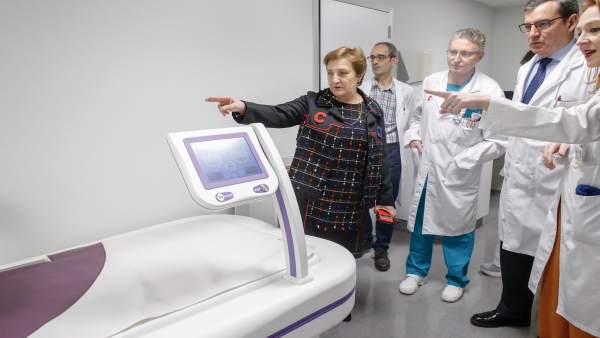 Valdecilla, primer hospital público con equipo de oncotermia para tratar tumores Valdecilla, primer hospital público con equipo de oncotermia para tratar tumores