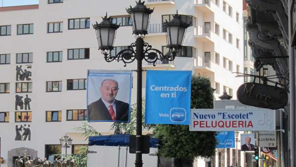 Carteles De Propaganda Electoral Del PP En Oviedo Carteles De Propaganda Electoral Del PP En Oviedo