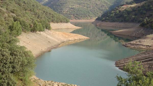 Embalse de Mansilla en La Rioja Embalse de Mansilla en La Rioja