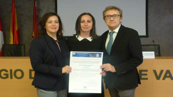 Enfermerinnova premia una comunicación sobre una comisión para gestión de la hum Enfermerinnova premia una comunicación sobre una comisión para gestión de la hum