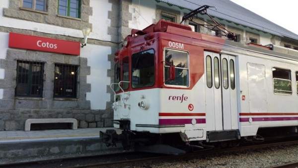 El tren recorre la sierra a más de 2.000 metros de altura. El tren recorre la sierra a más de 2.000 metros de altura.