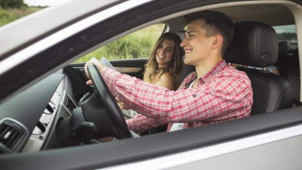 Si eres joven pagas casi el doble por tu seguro de coche Si eres joven pagas casi el doble por tu seguro de coche