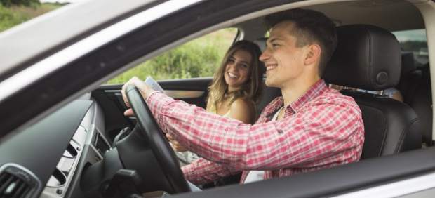 Si eres joven pagas casi el doble por tu seguro de coche
