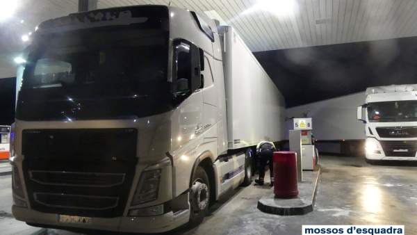 Sucesos.- Detenido un camionero por sextuplicar la alholemia y atropellar a su c Sucesos.- Detenido un camionero por sextuplicar la alholemia y atropellar a su c