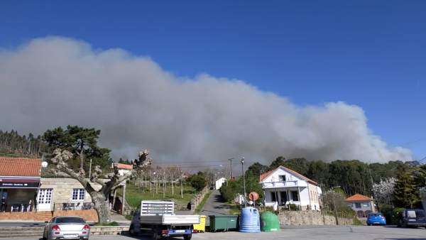 Rural.- Decretan situación 2 en el incendio de Dodro-Rianxo por cercanía a vivie Rural.- Decretan situación 2 en el incendio de Dodro-Rianxo por cercanía a vivie