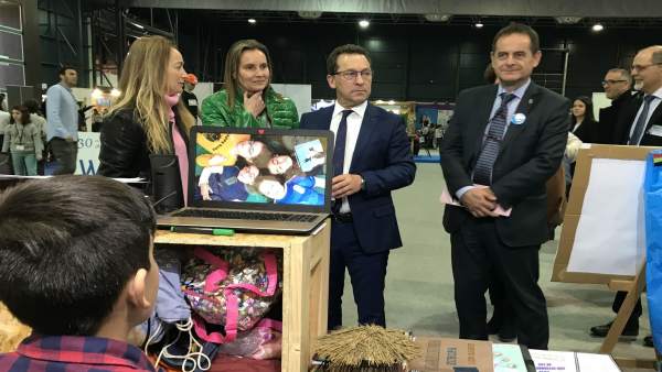 Un total de 2.400 alumnos y 600 docentes participan en la II Feria de la Innovac Un total de 2.400 alumnos y 600 docentes participan en la II Feria de la Innovac