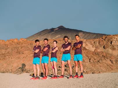 Tòfol, Jan, Eli, Aritz y Cristofer, posan en el Parque Nacional del Teide