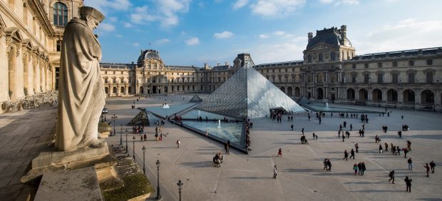 La Pirámide de Louvre cumple 30 años
