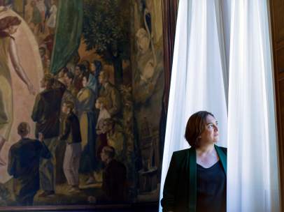 Ada Colau, en el ayuntamiento de Barcelona.