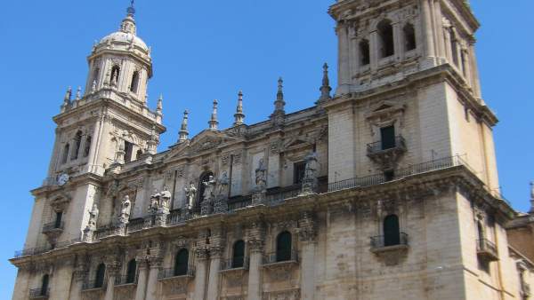Jaén.- El viento arranca la chapa de una rampa y rompe uno de los machones de en Jaén.- El viento arranca la chapa de una rampa y rompe uno de los machones de en