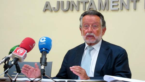 Alfonso Grau, Durante La Rueda De Prensa. Alfonso Grau, Durante La Rueda De Prensa.
