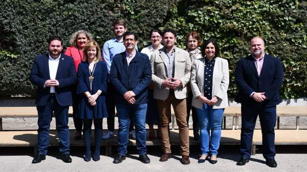26M.- Abengózar, Rodrigo, Muñoz, Camacho, Casado Y Marín Acompañan A Caballero E 26M.- Abengózar, Rodrigo, Muñoz, Camacho, Casado Y Marín Acompañan A Caballero E