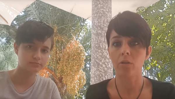 Patricia Aguilar y Noelia Bru, en un instante del vídeo grabado Patricia Aguilar y Noelia Bru, en un instante del vídeo grabado