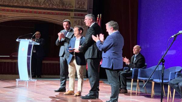 Valladolid reconoce a Renault y a De los Mozos por su 'vínculo indisoluble' con Valladolid reconoce a Renault y a De los Mozos por su 'vínculo indisoluble' con