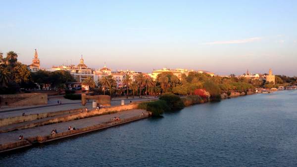 Vistas de Sevilla desde el puente de Isabel II Vistas de Sevilla desde el puente de Isabel II