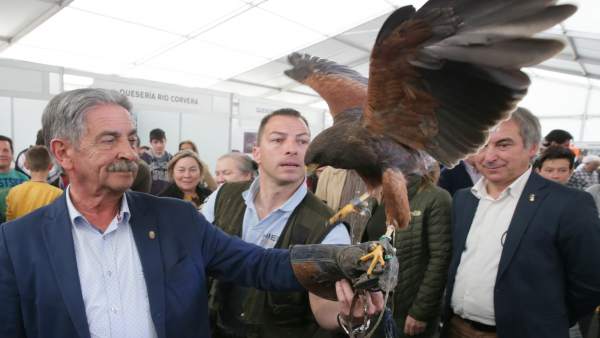 Revilla apoya la 'caza responsable' como 'el mejor método de conservación de las Revilla apoya la 'caza responsable' como 'el mejor método de conservación de las