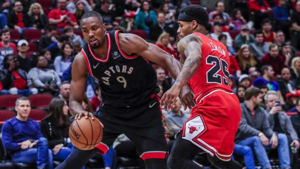 Serge Ibaka con Toronto Raptors Serge Ibaka con Toronto Raptors