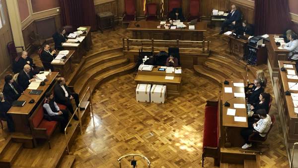 El acusado de asesinar a una pareja de 140 puñaladas no reconoce el crimen y ale El acusado de asesinar a una pareja de 140 puñaladas no reconoce el crimen y ale