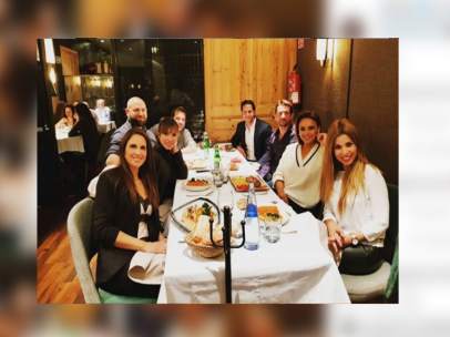 Chenoa sale a cenar junto a sus compañeras de OT1