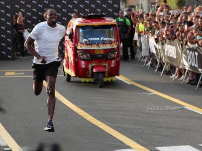 Usain Bolt contra un mototaxi