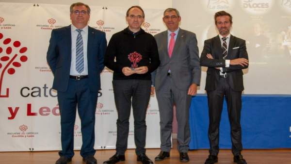 Cáritas Española recibe el Premio Especial Escuelas Católicas CyL Cáritas Española recibe el Premio Especial Escuelas Católicas CyL