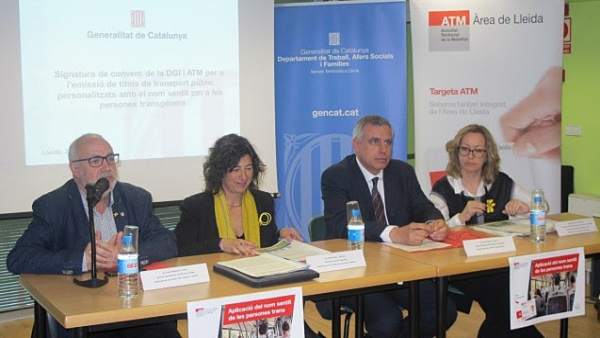 Las tarjetas de la ATM de Lleida podrán llevar el nombre sentido de personas tra Las tarjetas de la ATM de Lleida podrán llevar el nombre sentido de personas tra