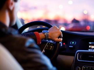 Cinco malos hábitos al volante que harán que tu coche se estropee