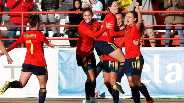 Las jugadoras de España celebran un gol Las jugadoras de España celebran un gol