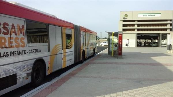 Autobús de la línea Tussam Exprés Autobús de la línea Tussam Exprés