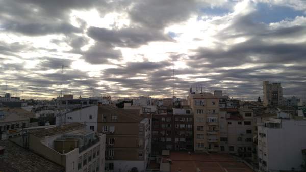 La setmana arranca amb núvols i termòmetres en ascens fins als 23 graus a la Comunitat Valenciana La setmana arranca amb núvols i termòmetres en ascens fins als 23 graus a la Comunitat Valenciana