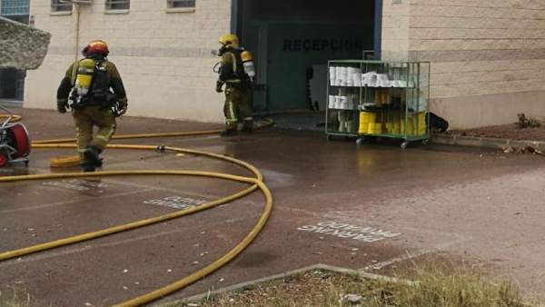 Alicante.- Sucesos.- Desalojan cinco fábricas de Torrellano por un incendio en u Alicante.- Sucesos.- Desalojan cinco fábricas de Torrellano por un incendio en u