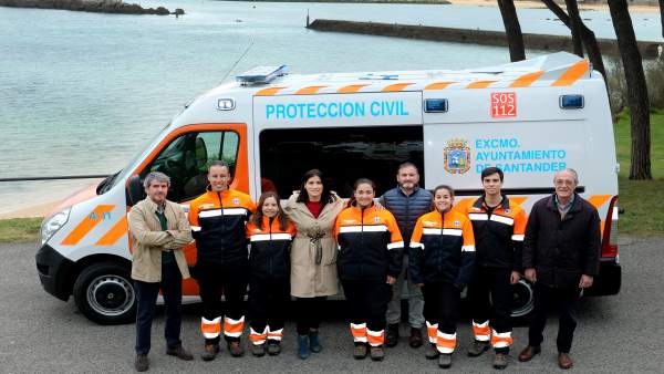 Santander.- El Ayuntamiento entrega una nueva ambulancia a Protección Civil Santander.- El Ayuntamiento entrega una nueva ambulancia a Protección Civil