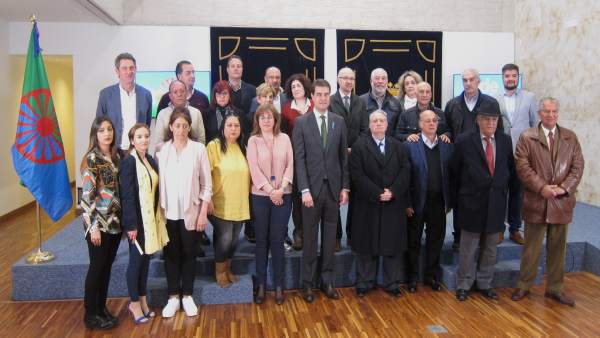 Las Cortes celebran el Día del Pueblo Gitano en un acto que destaca su presencia Las Cortes celebran el Día del Pueblo Gitano en un acto que destaca su presencia