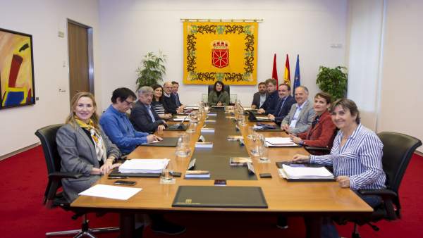 Constituida la Comisión Permanente del Parlamento de Navarra Constituida la Comisión Permanente del Parlamento de Navarra