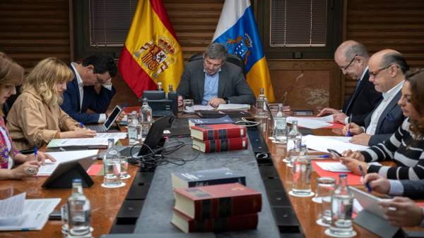 Consejo.- El Gobierno da luz verde a una nueva línea eléctrica entre Lanzarote y Consejo.- El Gobierno da luz verde a una nueva línea eléctrica entre Lanzarote y
