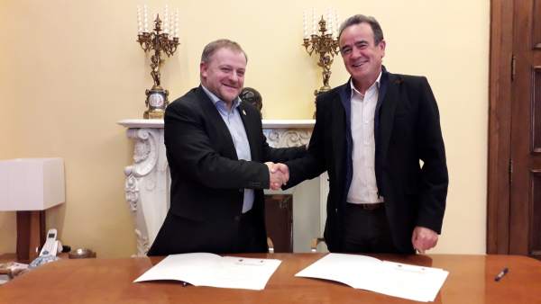 Sánchez Quero y Eduardo Arilla, tras firmar el acuerdo hoy en la DPZ Sánchez Quero y Eduardo Arilla, tras firmar el acuerdo hoy en la DPZ