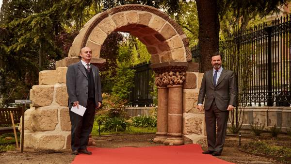 Reproducen a escala real en 3D en hormigón el arco románico de San Pedro de las Reproducen a escala real en 3D en hormigón el arco románico de San Pedro de las