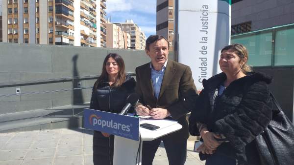 Almería.- Hernando (PP) no se retractará y afea a Martínez (PSOE) que hable de ' Almería.- Hernando (PP) no se retractará y afea a Martínez (PSOE) que hable de '