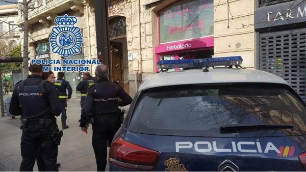 Nota De Prensa: La Policía Nacional Sofoca Un Incendio En Un Domicilio Y Auxilia Nota De Prensa: La Policía Nacional Sofoca Un Incendio En Un Domicilio Y Auxilia