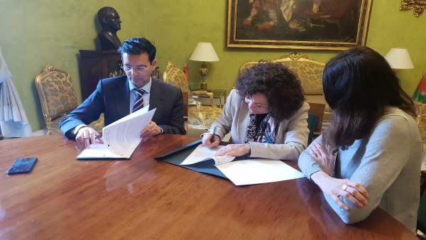 Nota Y Foto Alcalde Y Rectora Firman Convenio Colabor Impulso Activis Cultur En Nota Y Foto Alcalde Y Rectora Firman Convenio Colabor Impulso Activis Cultur En