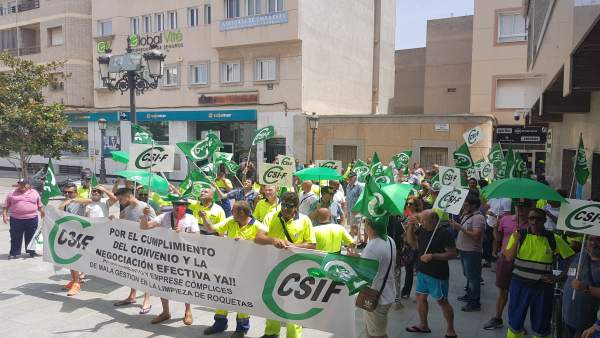 Almería.-Los trabajadores de Urbaser convocan una huelga indefinida de basura en Almería.-Los trabajadores de Urbaser convocan una huelga indefinida de basura en