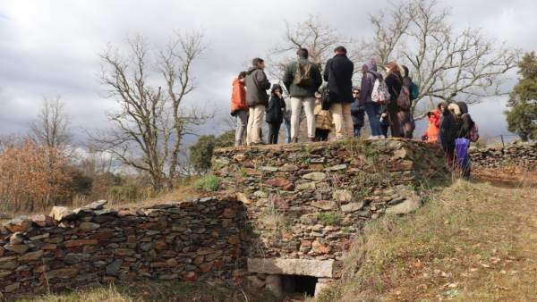 Una treintena de voluntarios recupera la tradición oral de Escurial de la Sierra Una treintena de voluntarios recupera la tradición oral de Escurial de la Sierra