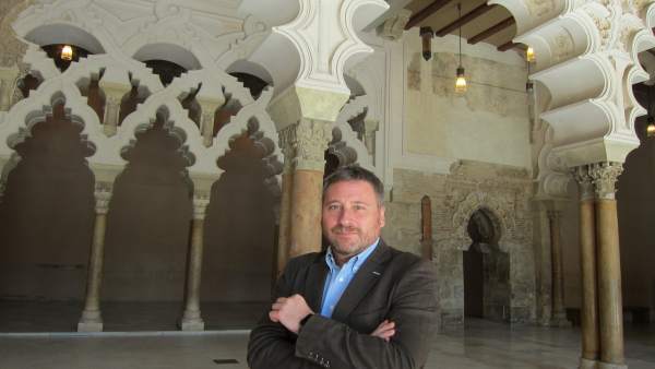 José Luis Soro, posando en el Palacio de la Aljafería José Luis Soro, posando en el Palacio de la Aljafería