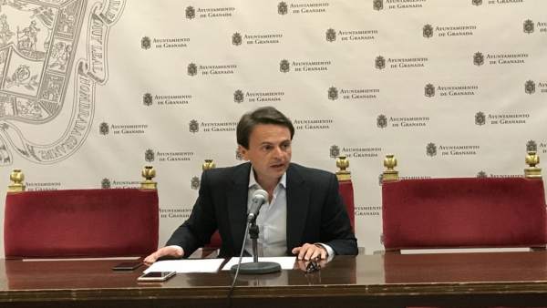 Granada.- El PP critica la colocación de tabletas digitales en coches de Policía Granada.- El PP critica la colocación de tabletas digitales en coches de Policía