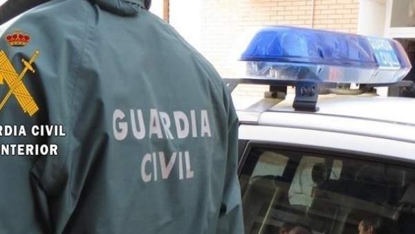Hallan a una joven muerta en una portería en Torrevieja (Alicante) Hallan a una joven muerta en una portería en Torrevieja (Alicante)