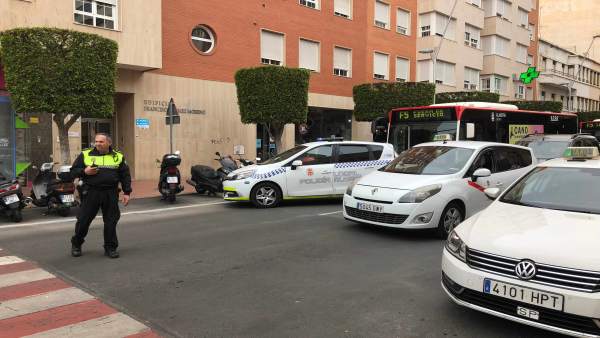 Un vehículo patrulla de la Policía Local de Almería Un vehículo patrulla de la Policía Local de Almería