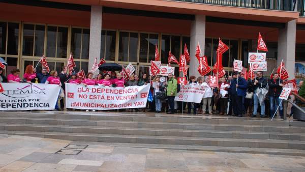 Córdoba.- Trabajadoras del servicio de ayuda a domicilio exigen ante el Ayuntami Córdoba.- Trabajadoras del servicio de ayuda a domicilio exigen ante el Ayuntami