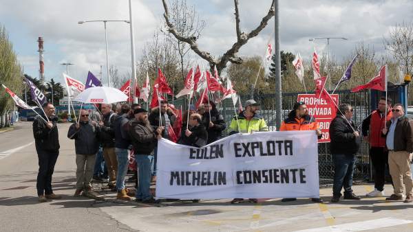 Trabajadores de Eulen Logística se concentran frente a Michelin por el ERE plant Trabajadores de Eulen Logística se concentran frente a Michelin por el ERE plant