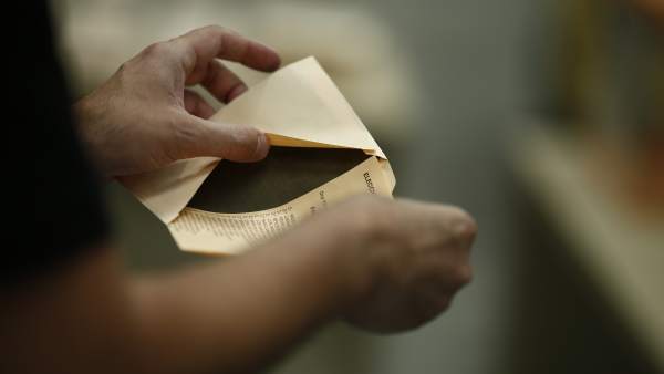 Elecciones municipales y autonómicas, comicios, votar, voto, papeletas, urnas Elecciones municipales y autonómicas, comicios, votar, voto, papeletas, urnas