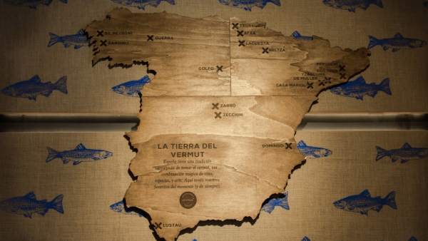Una imagen de los vermuts de procedencia en el restaurante Arima Una imagen de los vermuts de procedencia en el restaurante Arima